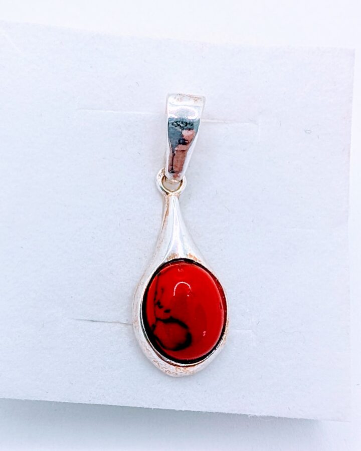 Zawieszka srebrna z koralem
